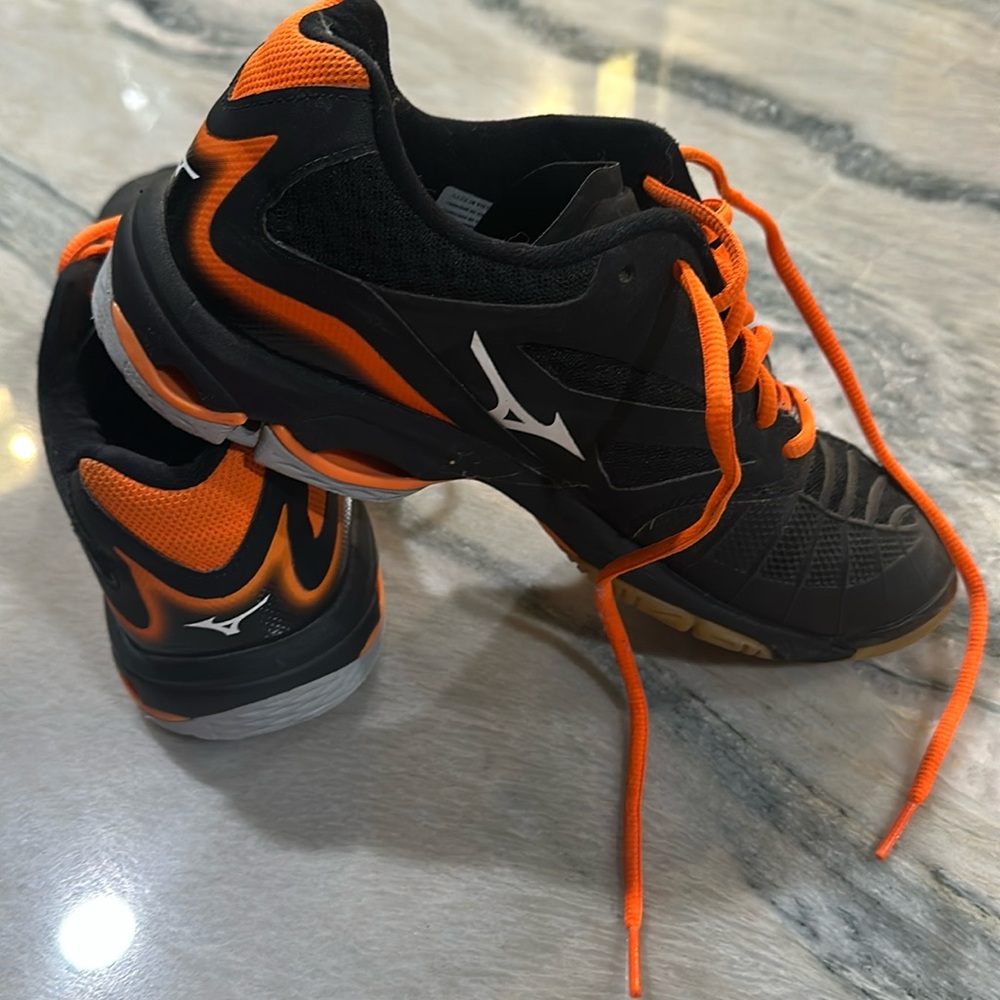 Mizuno Girls VOLLEYBALL Shoes 8.5